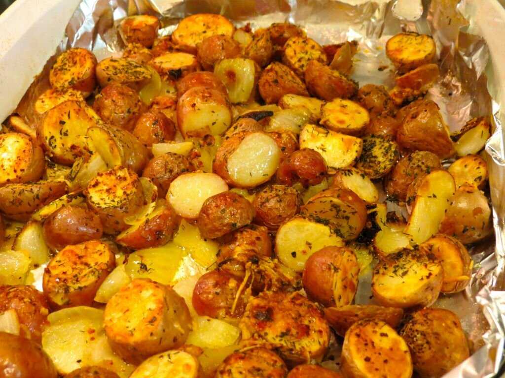 Картошка дольками в духовке на пергаменте — вкусные рецепты