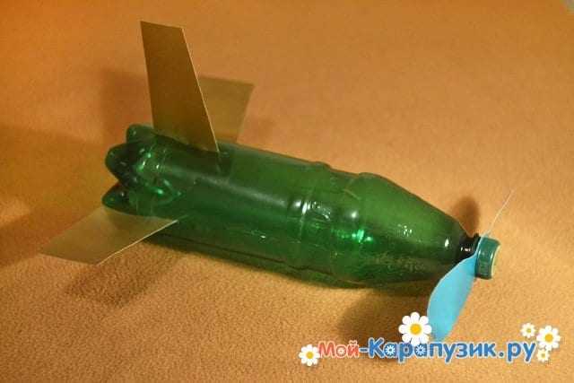 Как сделать милый вертолетик из бутылки? Как сделать милый вертолетик из бутылки? Что бы сделать небольшой игрушечный вертолет из бутылки, нам