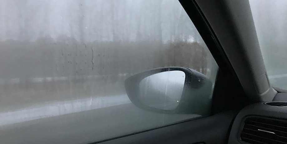 Как убрать запотевание стекол в автомобиле зимой и устранить в дождь, как предотвратить появление проблемы: советы и способы