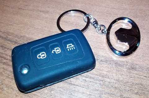 Как перечиповать ключ зажигания Как прописать ключ в память иммобилайзера автомобиля Необходимость прописать ключ в иммобилайзер может возникнуть