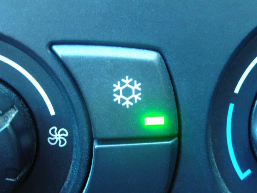 Как правильно включать кондиционер в машине зимой