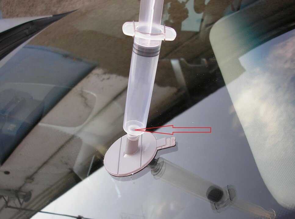 Как заделать трещину на лобовом стекле автомобиля: пошаговая инструкция
