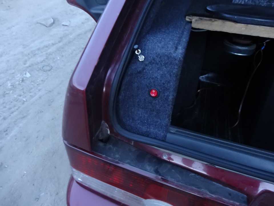 Как снять крышку багажника ваз 2114 Дверь багажного отделения — снятие и установка Рекомендация: Для снятия двери можно отвернуть болты, которые крепят к
