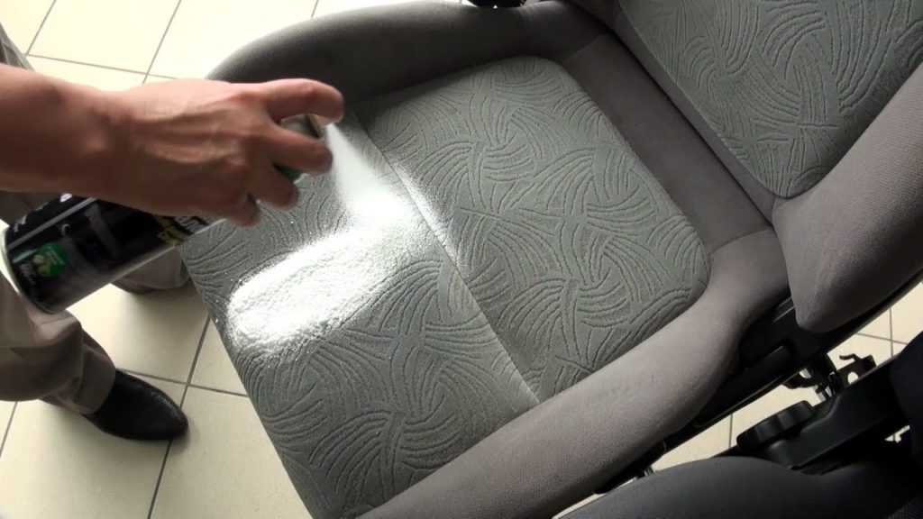 Чистка сидений автомобиля своими руками: чем помыть сидения в машине, как почистить обивку